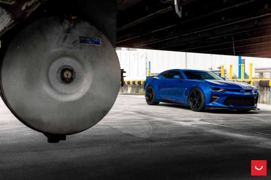  Chevrolet Camaro SS on Vossen Wheels (HF-1) 2019 года  (фото 6 из 14)